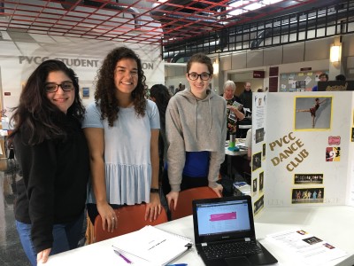 Students recruiting at club day table