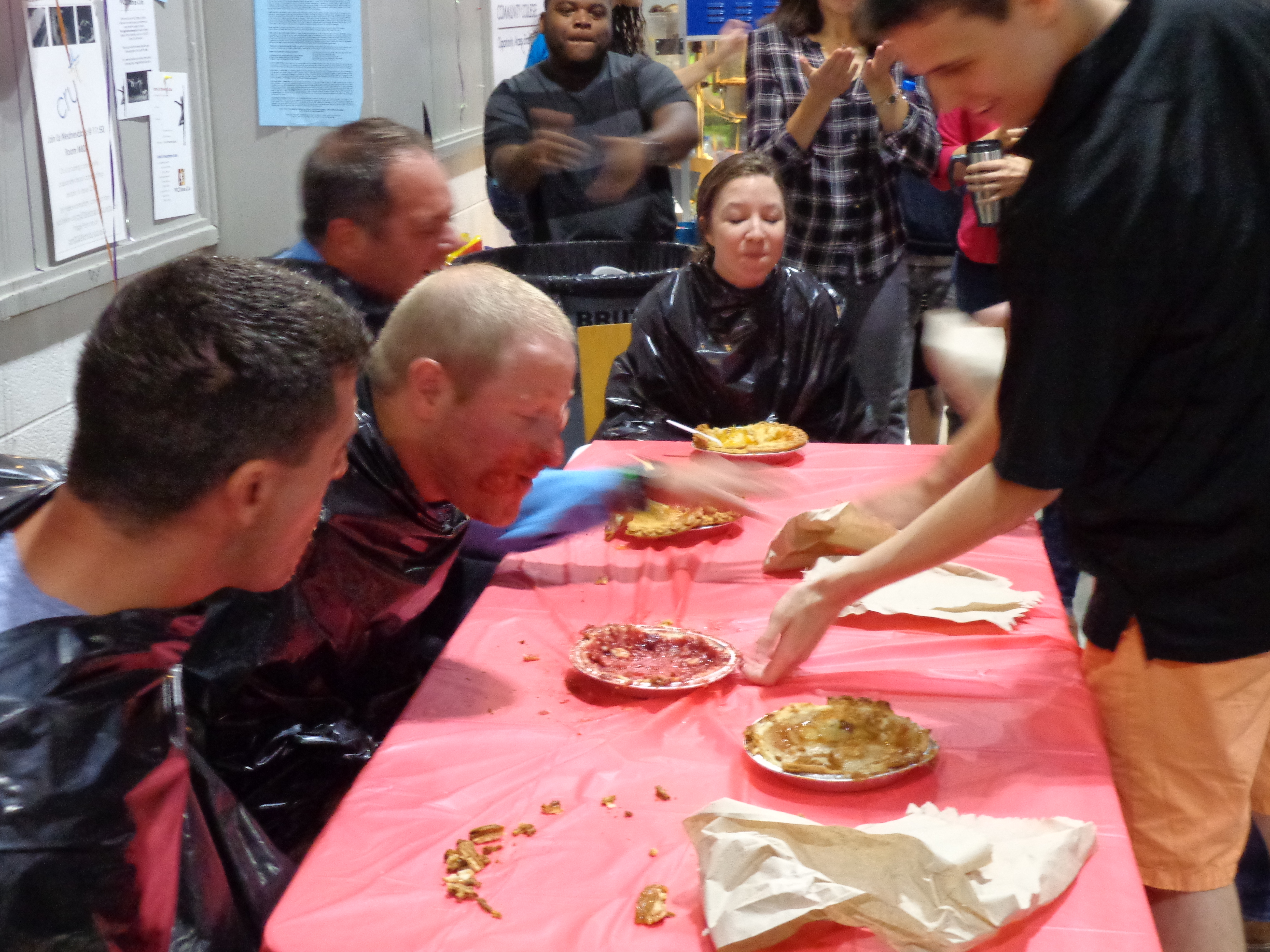 Facultyandstaffpieeatingcontest