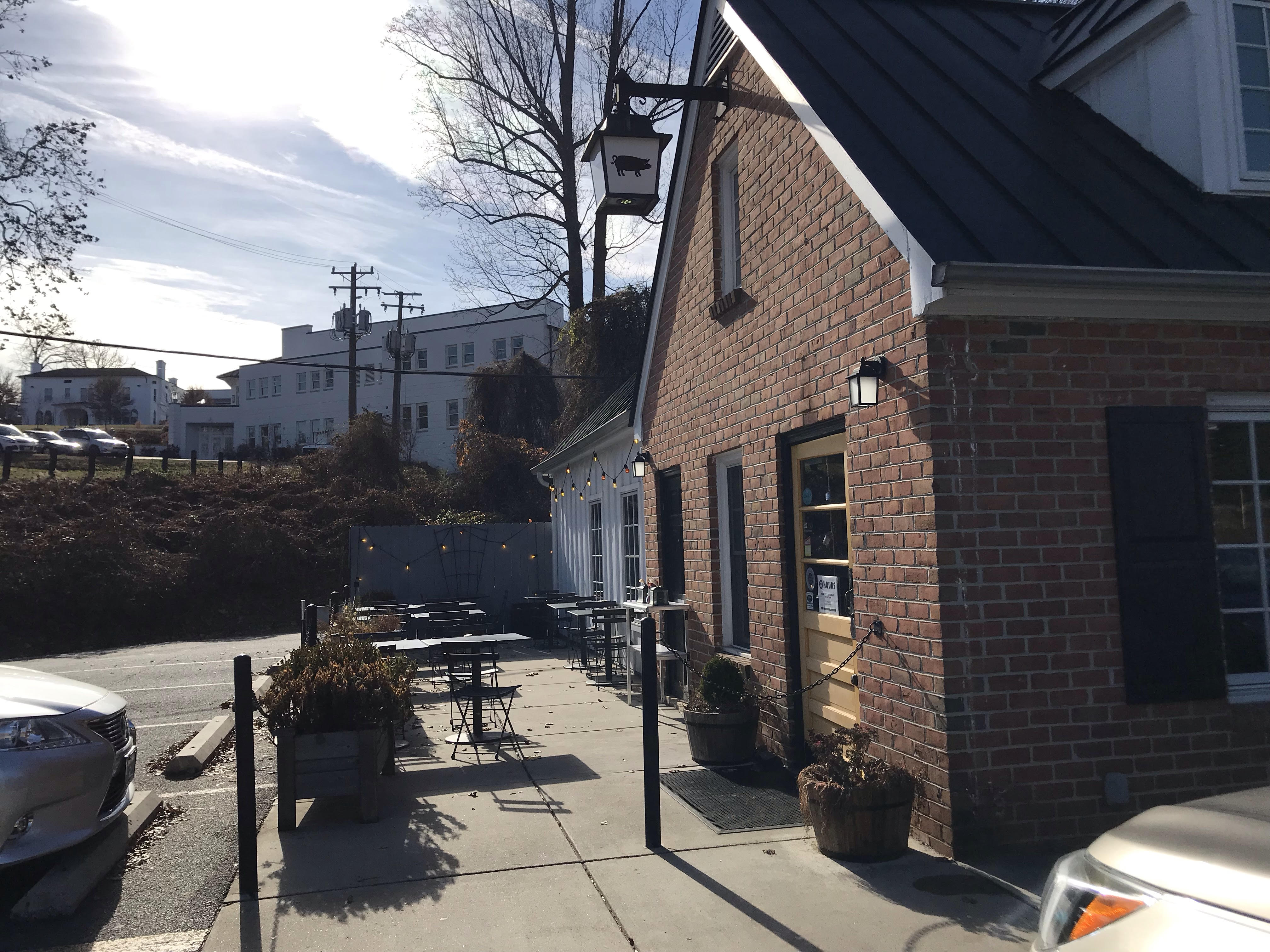 The patio at Ivy Provisions in Charlottesville