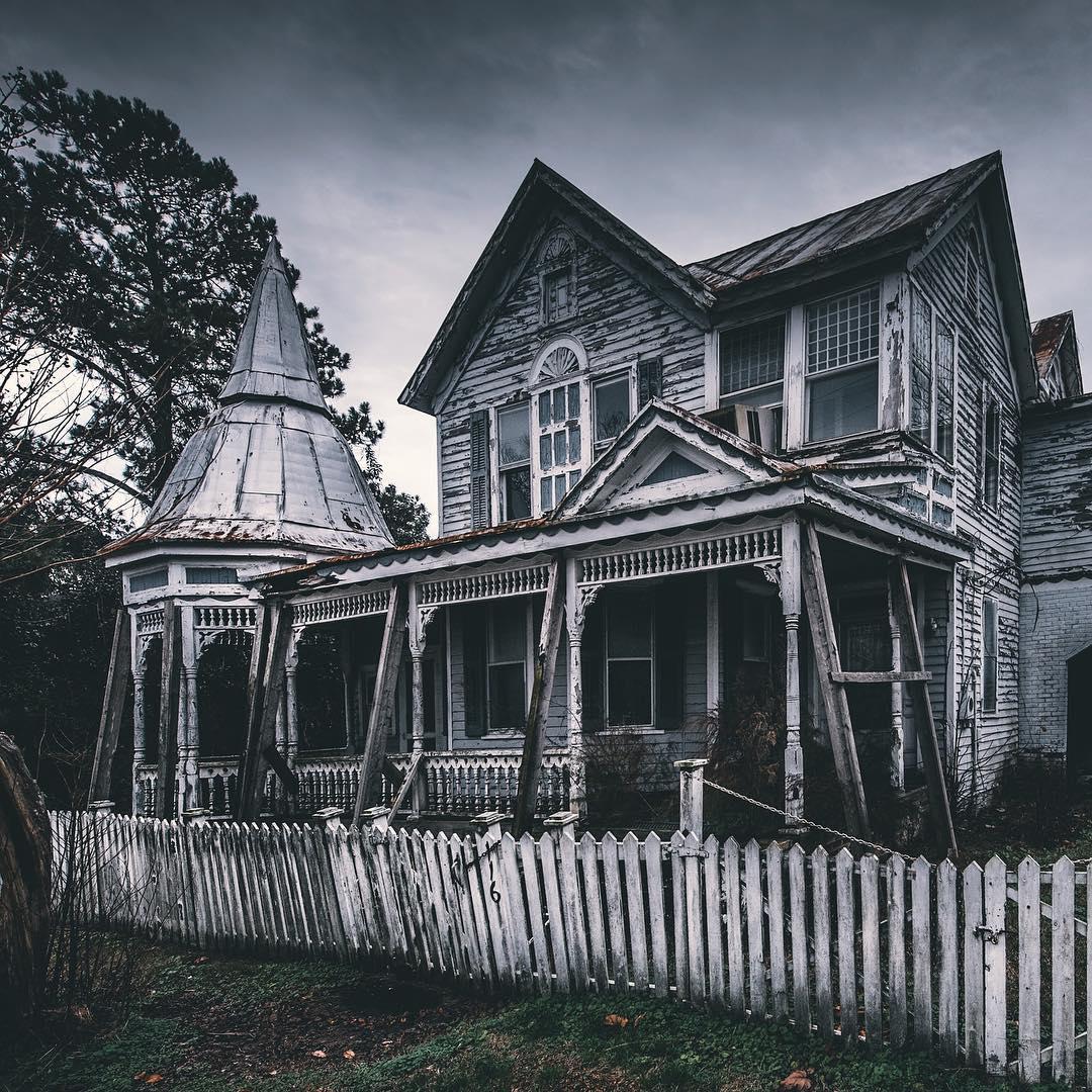 One of the abandoned houses that Taylor and John explore