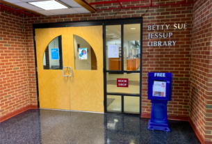 The front entrance to the Betty Sue Jessup Library as of Fall 2020. Photo courtesy of Tamara Whyte.