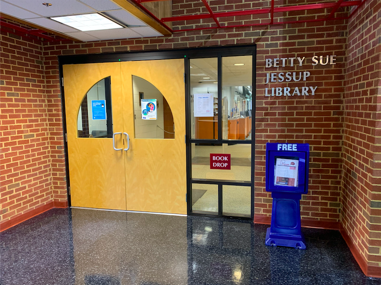 The front entrance to the Betty Sue Jessup Library as of Fall 2020. Photo courtesy of Tamara Whyte.
