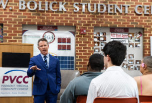 Chancellor David Doré talks with students gathered in the Bolick Student Center. 