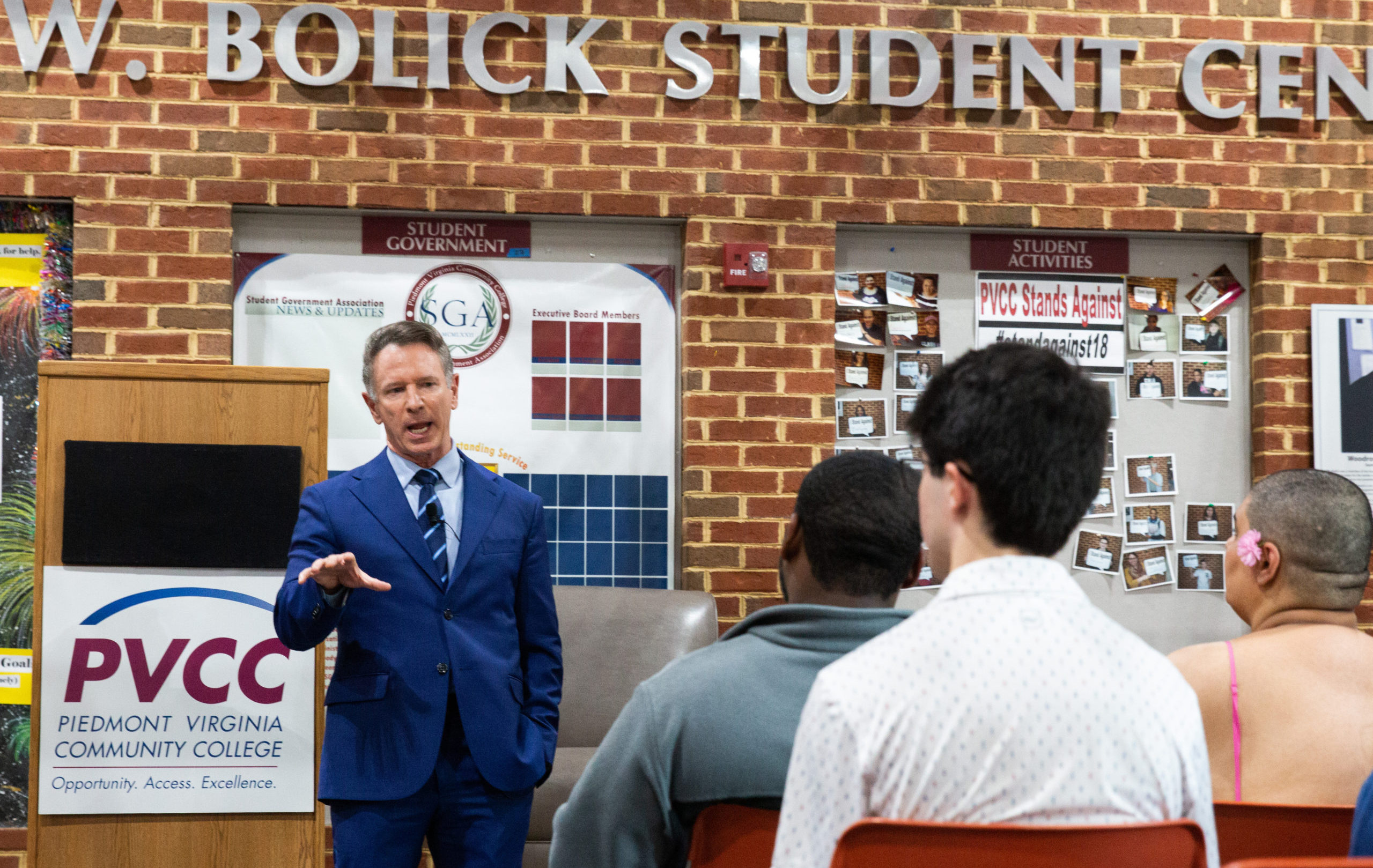 Chancellor David Doré talks with students gathered in the Bolick Student Center. 