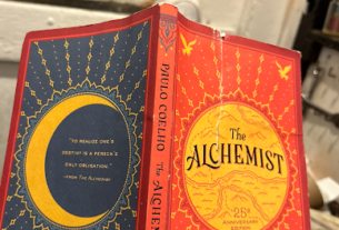 The front and back covers of the Alchemist, with art of the sun and moon respectively.