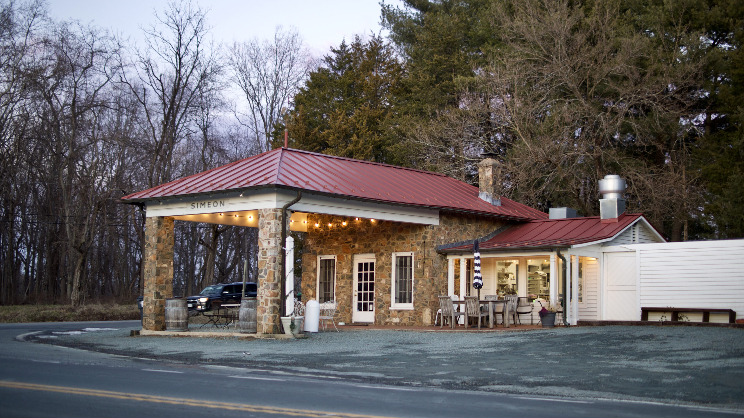 A coffee shop with string lighting in the fixed canopy.