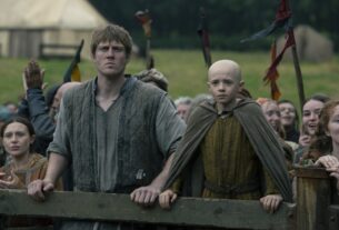 Dunk and Egg stand side by side