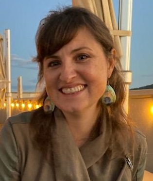 Headshot of Emily Irvine. 